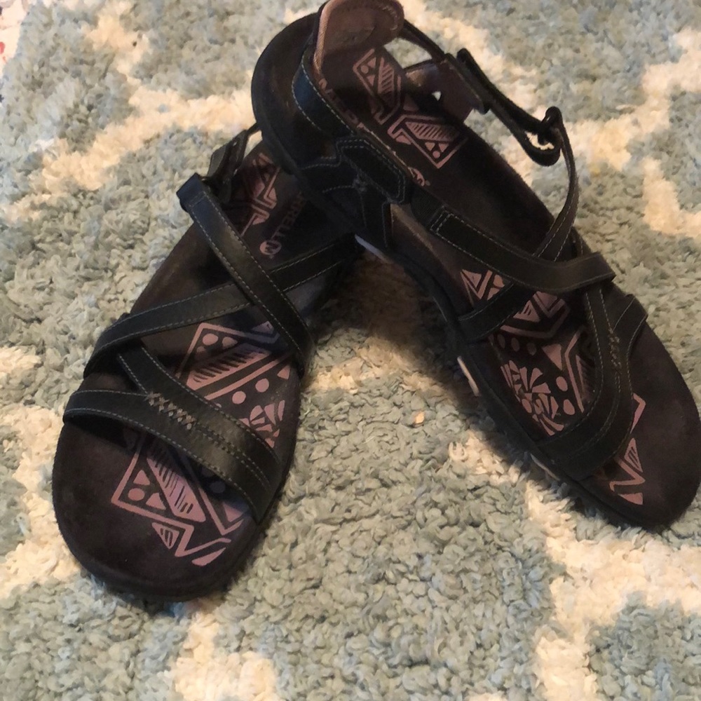 Merrell Sandles Size 8